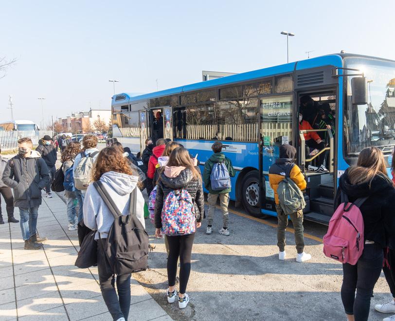 Ferrara, trasporto scolastico: si torna ai bus pre pandemia