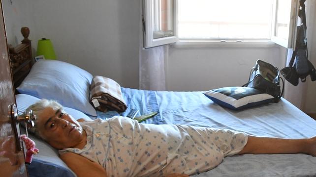 La signora Giovanna Concas nella sua camera da letto