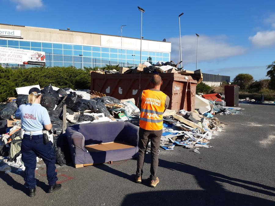 Tonnellate di rifiuti abbandonati al Picchianti, indaga la municipale