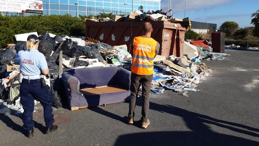 Tonnellate di rifiuti abbandonati al Picchianti, indaga la municipale