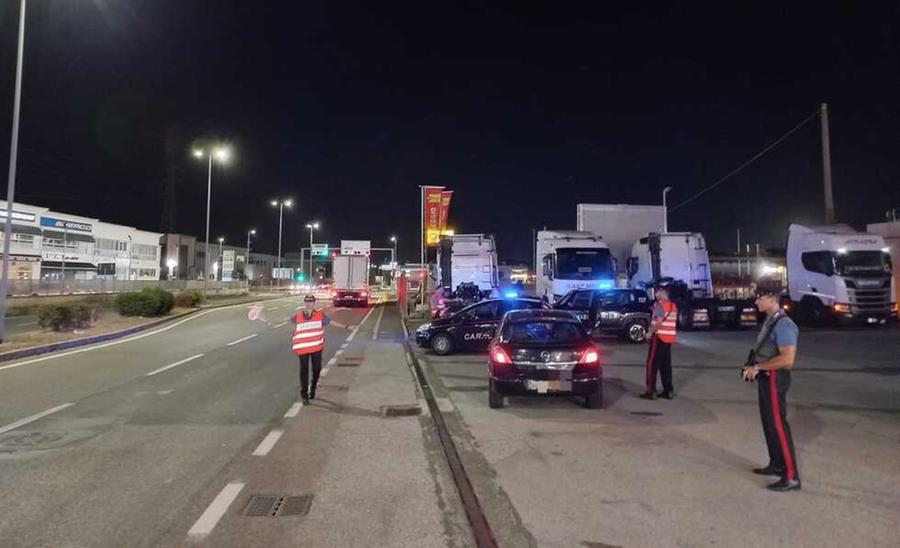 
	Pattuglie dei carabinieri durante un controllo


