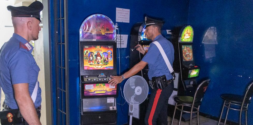Carpi.Turno di pattuglia con i carabinieri «Così controlliamo le slot machine»