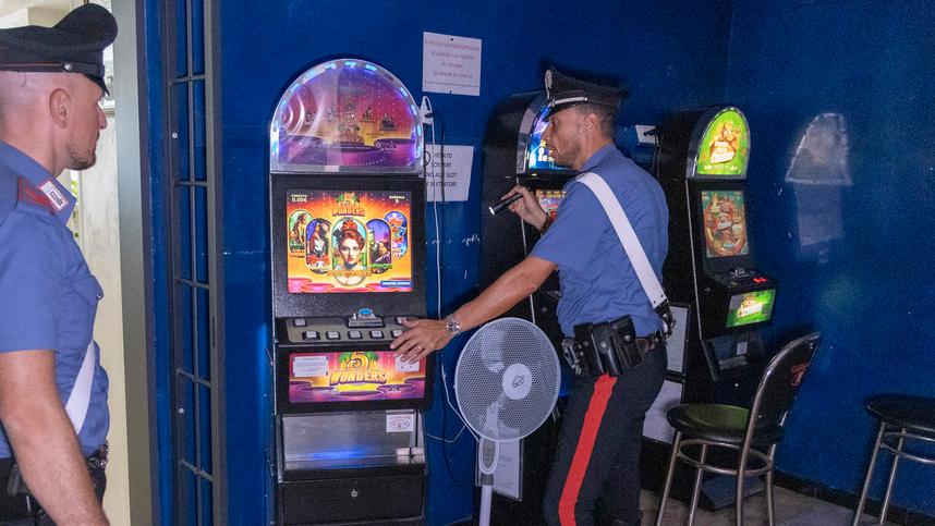 Carpi.Turno di pattuglia con i carabinieri «Così controlliamo le slot machine»