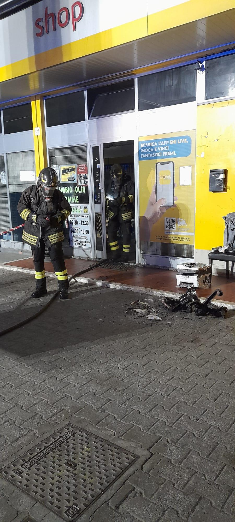 Livorno, principio d’incendio all’Eni di viale Petrarca