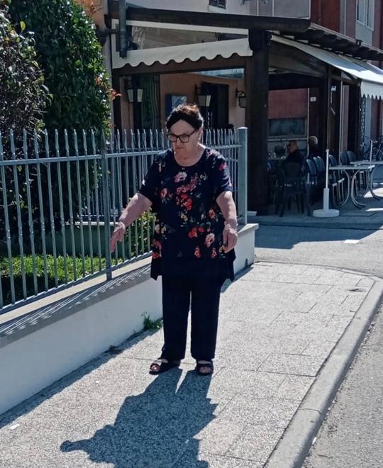 Malore fulminante appena esce dal bar di Codigoro. Il massaggio cardiaco non basta a salvarlo 