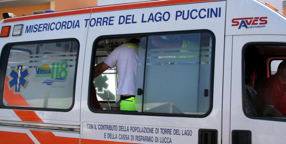 Torre del Lago, due tredicenni picchiati dal branco: «È allarme bullismo» 