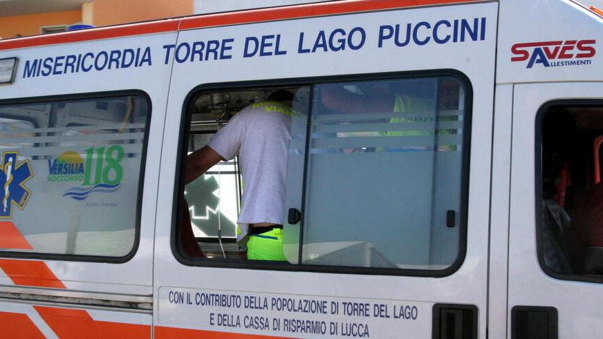 Torre del Lago, due tredicenni picchiati dal branco: «È allarme bullismo»
