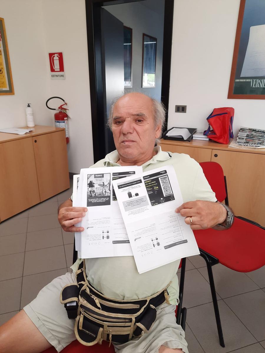 
	Antonino Petralia alla redazione del Tirreno con i biglietti aerei

