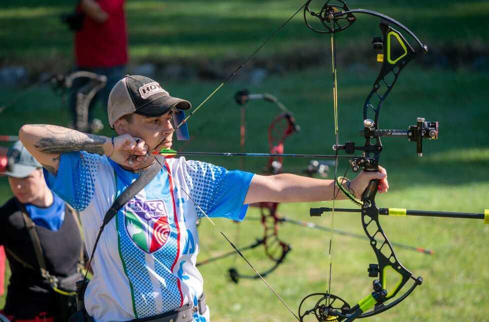 Serena Gazzola Impegnata in una sfida di tiro con l’arco