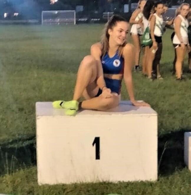Nella foto, la venturinese Anna Simonini sul gradino più alto del podio
