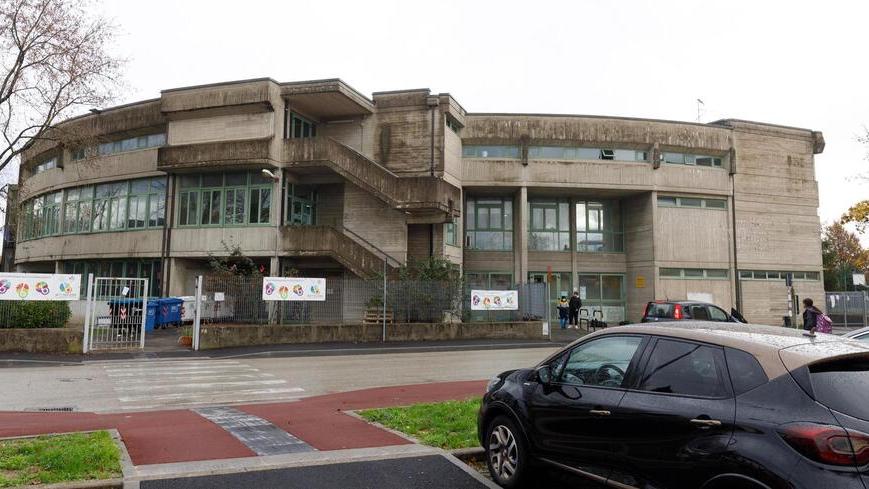 La scuola Luther Kingdi Bottegone. In primo piano il parcheggio di via Santi (foto Nucci)