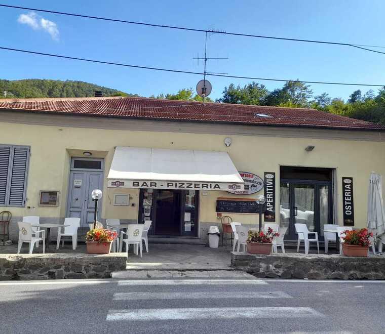 L’ingresso del bar pizzeria Osteria de’ Mammalucchi