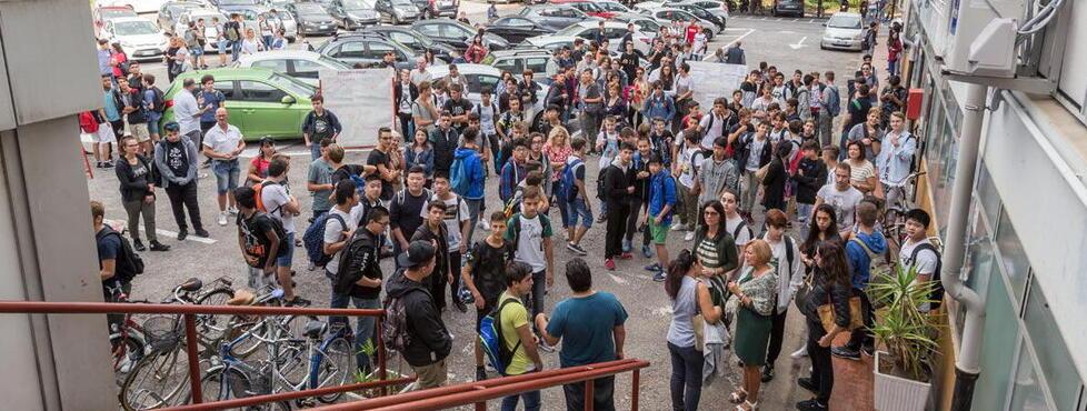 Scuola, la “carica” dei 10mila studenti empolesi: i numeri, gli scuolabus e il servizio mensa