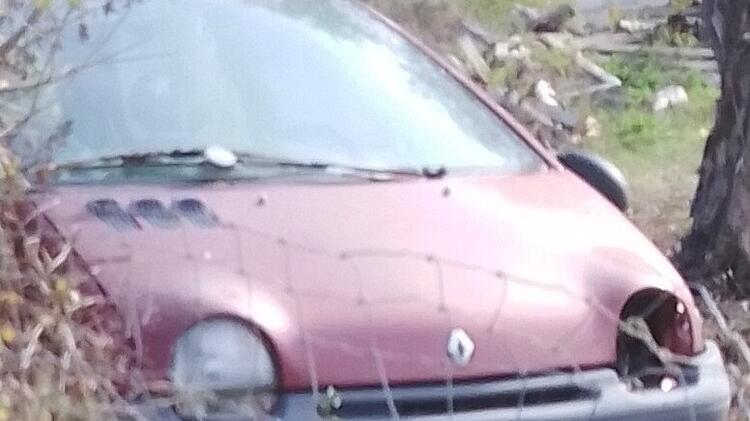 Campiglia, allarme auto abbandonate: dal Comune un bando per risolvere la criticità