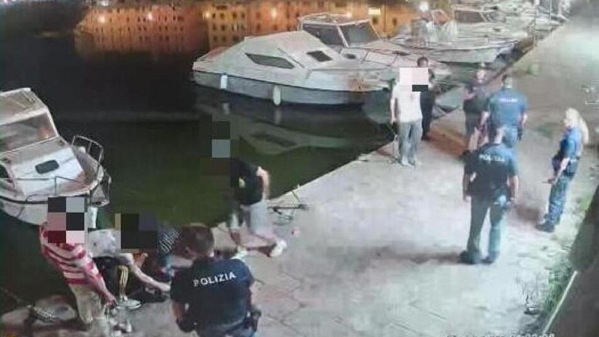 La polizia di Stato sugli scali delle Cantine (foto d'archivio)