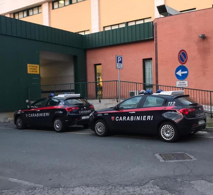 I carabinieri al pronto soccorso di Livorno (foto d'archivio)