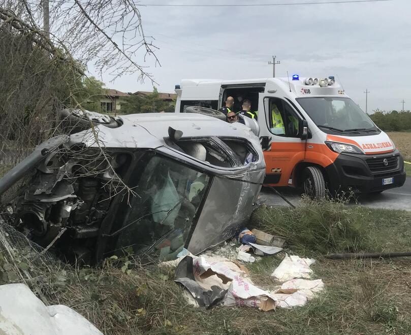 Spilamberto. Carambola di cento metri con l'auto &nbsp;47enne ferito nello schianto 