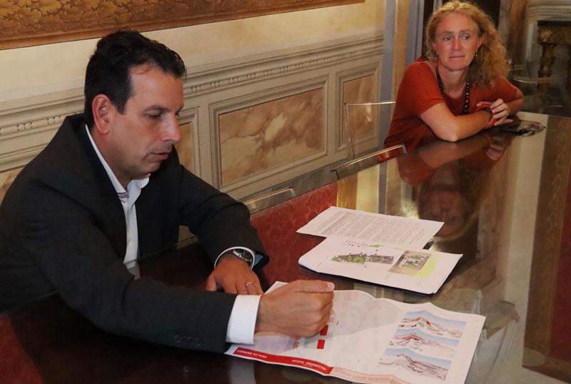 L’assessore Raffaele Latrofa durante la presentazione della nuova idea progettuale per le case a Sant’Ermete