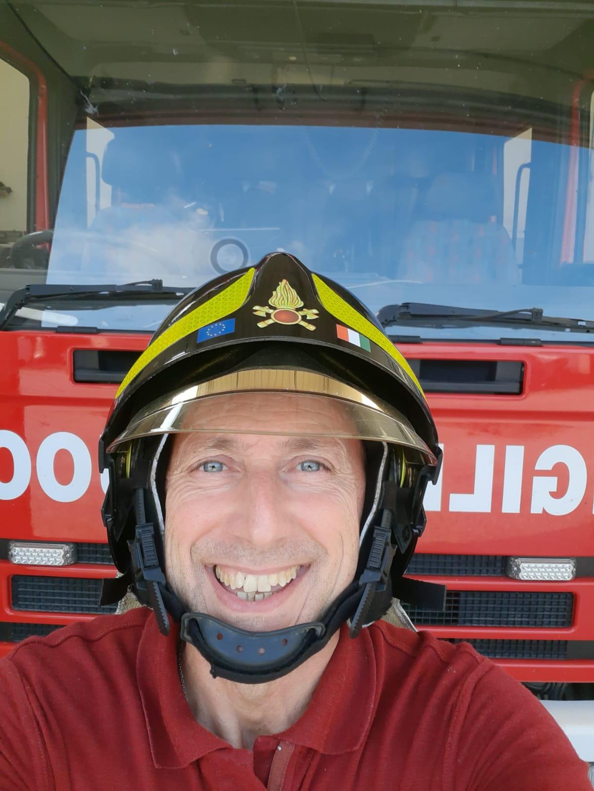 Marco Salutini, il vigile del fuoco che fa anche il volontario “clown” per i malati negli ospedali