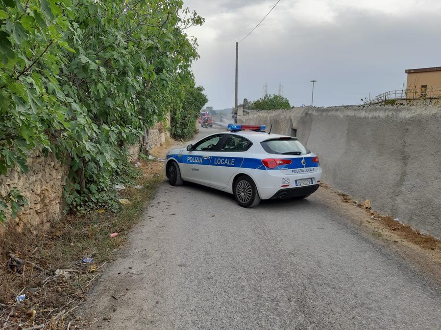 Tragedia sfiorata a Sassari, fiamme in un terreno: esplode una bombola