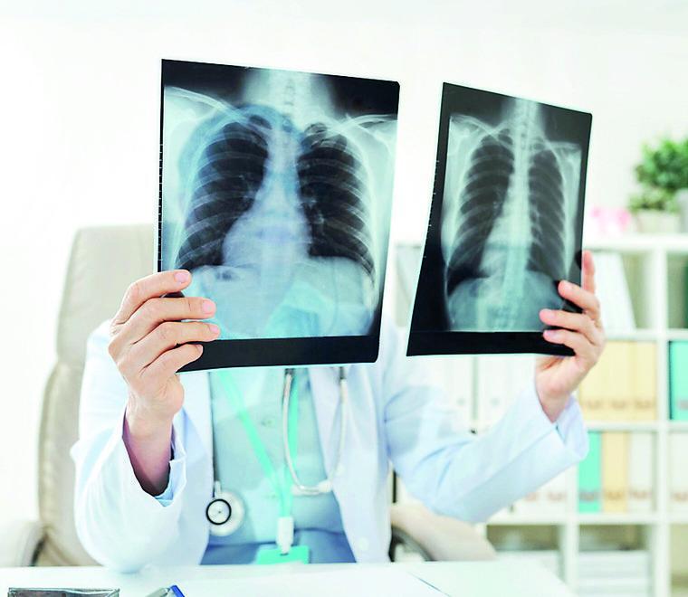 «Ingaggiati medici a partita Iva, ma rifiutano perché sottopagati» 