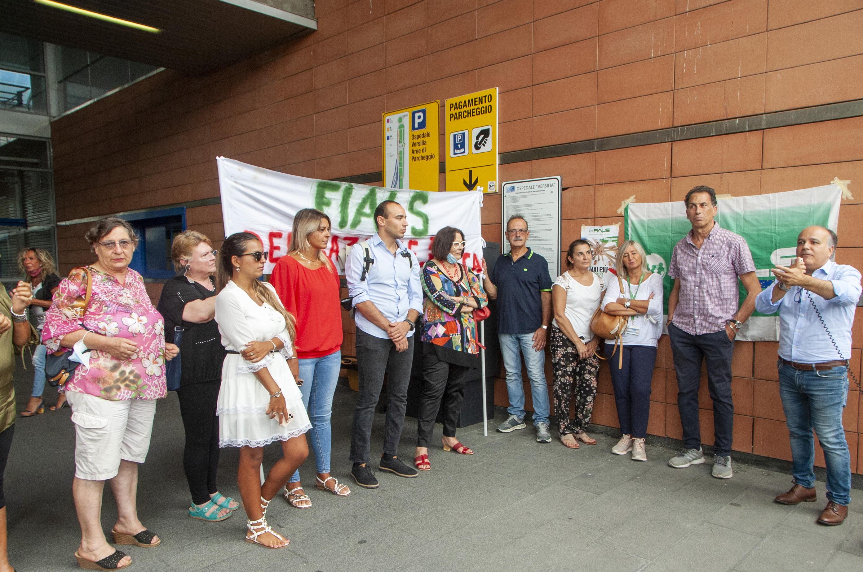Le immagini dello sciopero del sindacato Fials all’ospedale Versilia