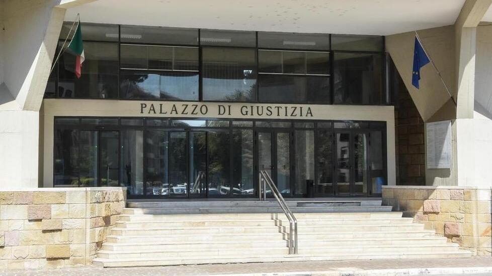 Minacciò i vicini e li aggredì, condannato un sessantenne