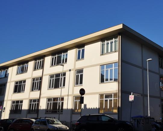 La scuola, costruita nel 1987, necessita di numerosi interventi, soprattutto di efficientamento energetico e di adeguamento antisismico