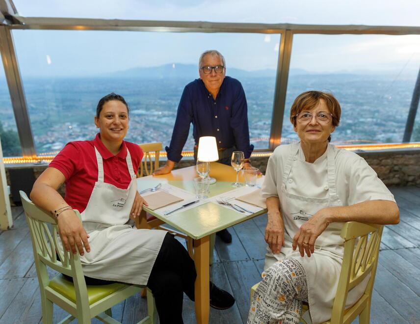 Monsummano, ristorante riapre dopo essere stato devastato dalla bufera del 18 agosto