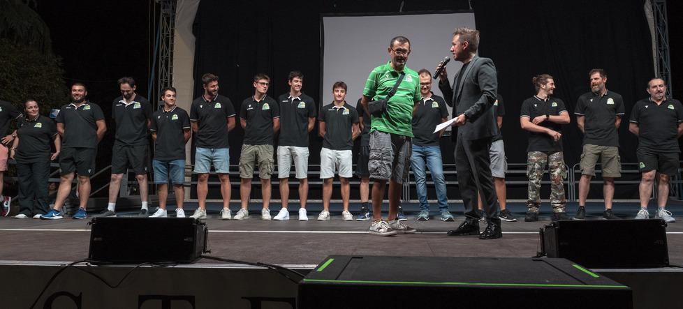 Castelfanco. Una passerella di successo: la passione riempie la piazza 