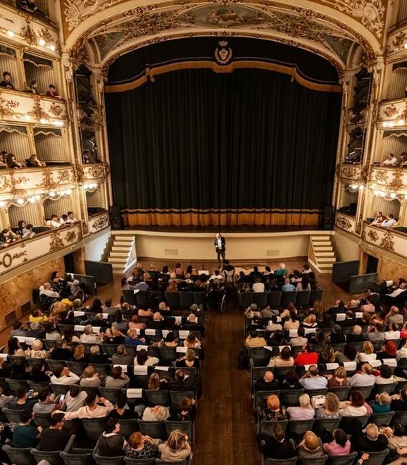 Gran galà delle “stelle carpigiane” Al Comunale si premia la storia