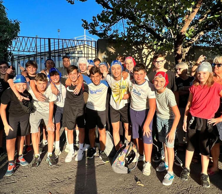 Nuoto a Modena Ragazzi, genitori, atleti e allenatori: un flash mob per far riaprire le piscine Dogali 