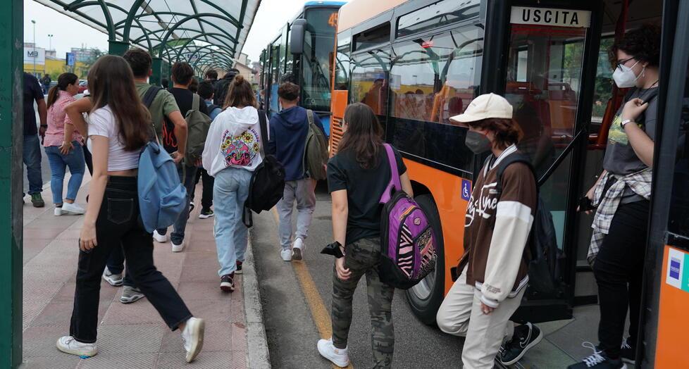 Il caro bollette c’è anche a scuola, presidi divisi sulla settimana corta 
