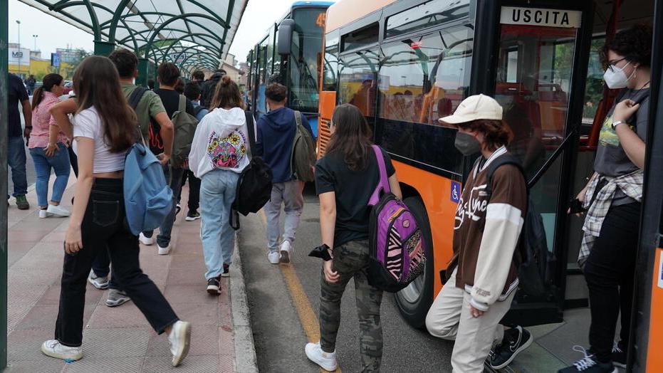 Il caro bollette c’è anche a scuola, presidi divisi sulla settimana corta