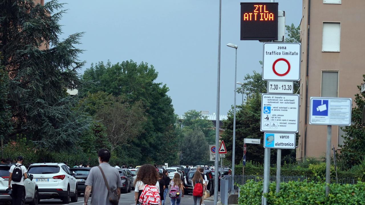 Pontedera, ignorata la nuova Ztl e la viabilità va in tilt. Bus in ritardo e proteste
