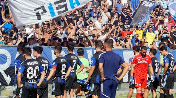 I giocatori nerazzurri sotto la curva (e non esattamente per prendere applausi)