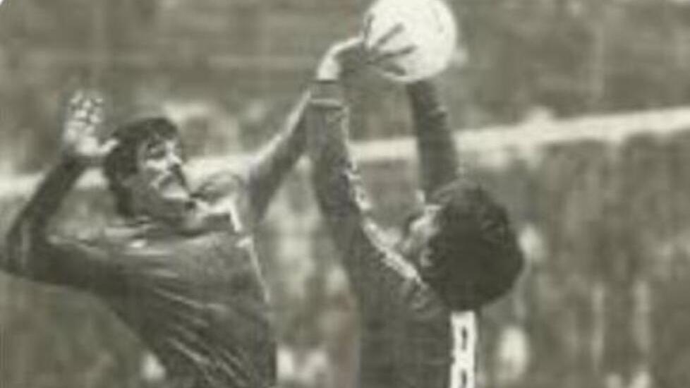 Immagine d’epoca con il “Gabbiano d’Argento” Fabrizio Nassi in azione sul campo di gioco