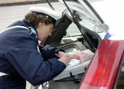 Modena, trova un portafoglio e lo consegna alla polizia locale