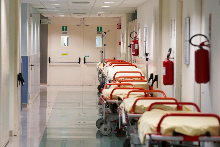 Si riapre in appello il caso del sessantenne morto dopo la caduta al pronto soccorso di Prato: imputati due vigilanti