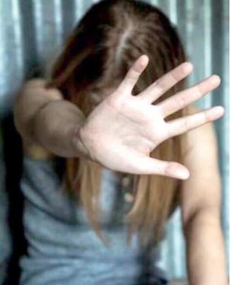 
	La prima delle violenze la bambina l&rsquo;avrebbe subita quando aveva 12 anni


