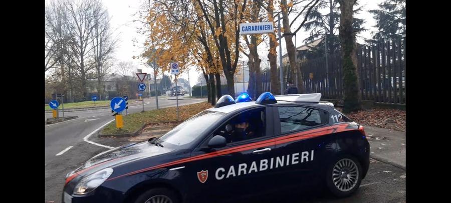 Reggio Emilia: forza la porta, entra nella sede dell’associazione, ruba e poi si addormenta