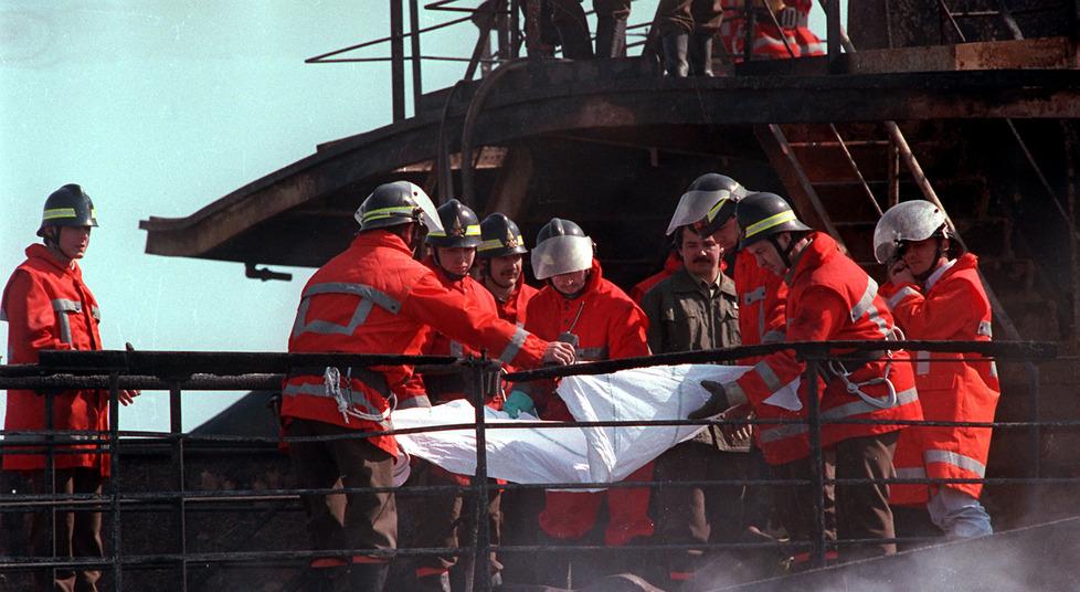 Terza nave sulla rotta della Moby: la manovra brusca, l’urto e il rogo