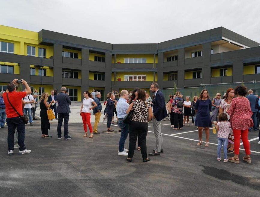 Pontedera, l’Ancri dona due bandiere al polo scolastico “Dino Carlesi”