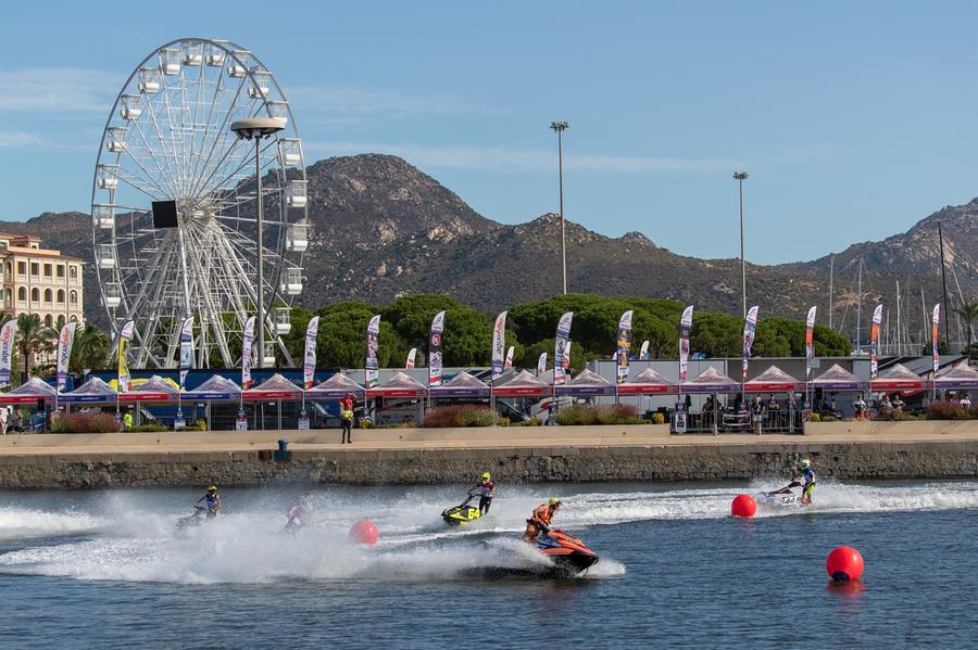 Olbia, al molo Brin lo spettacolo dei campioni del mondo di Aquabike