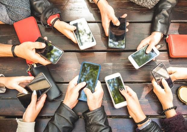 Cellulari in classe? Per il momento si può