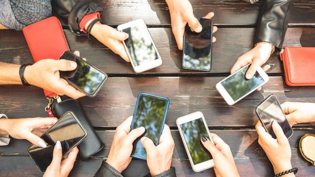 Cellulari in classe? Per il momento si può