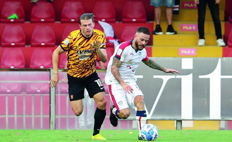 
	Nahitan Nandez in azione a Benevento

