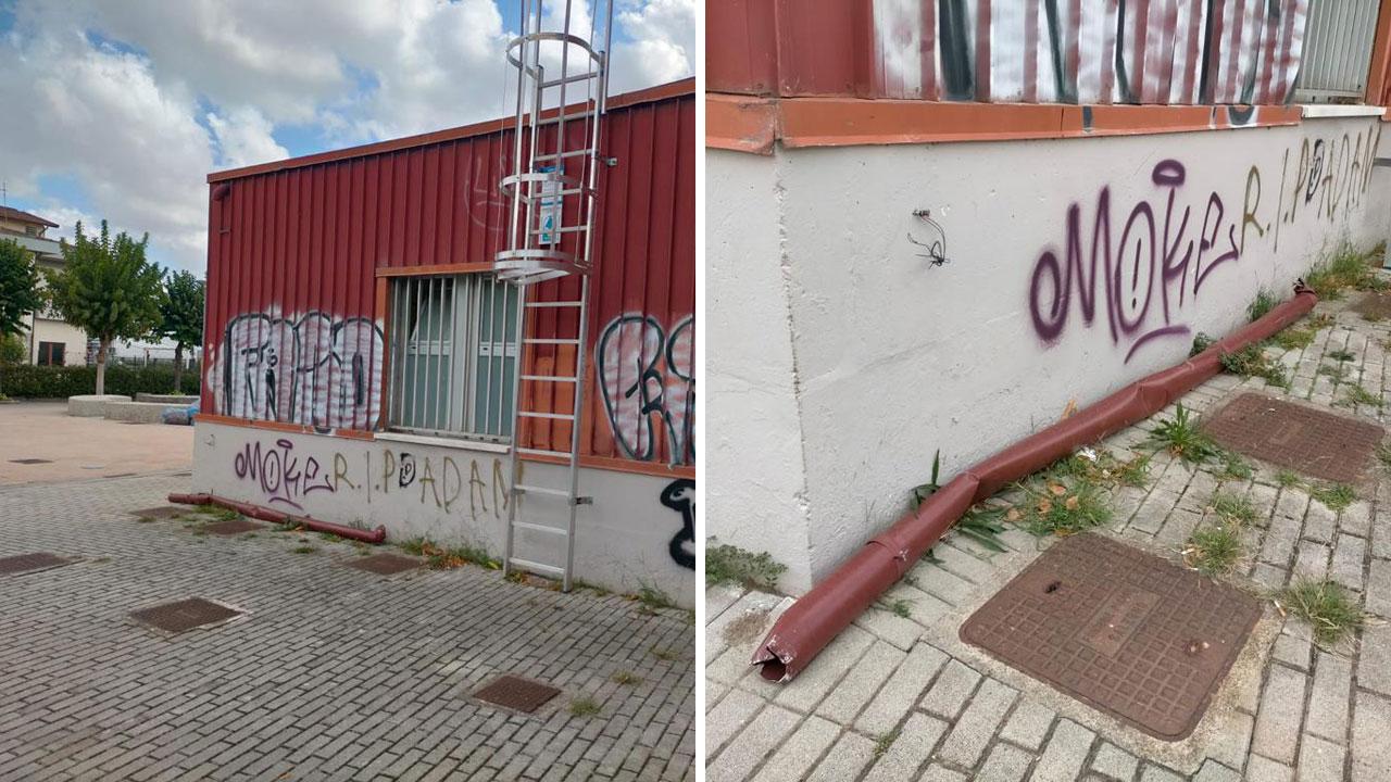 Nelle foto una porzione della struttura sportiva vandalizzata durante la notte a Riglione