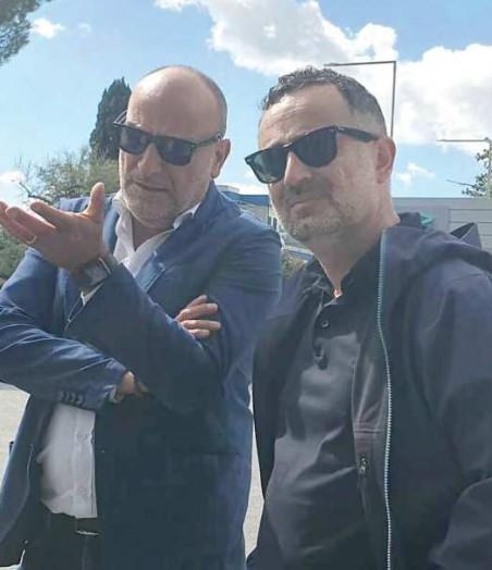 
	l segretario fiorentino del- la Fiom Danie- le Calosi e il segretario nazionale Michele De Palma davanti ai cancelli

