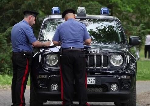 La suocera la rinchiudeva in casa. Il marito la picchiava, a processo